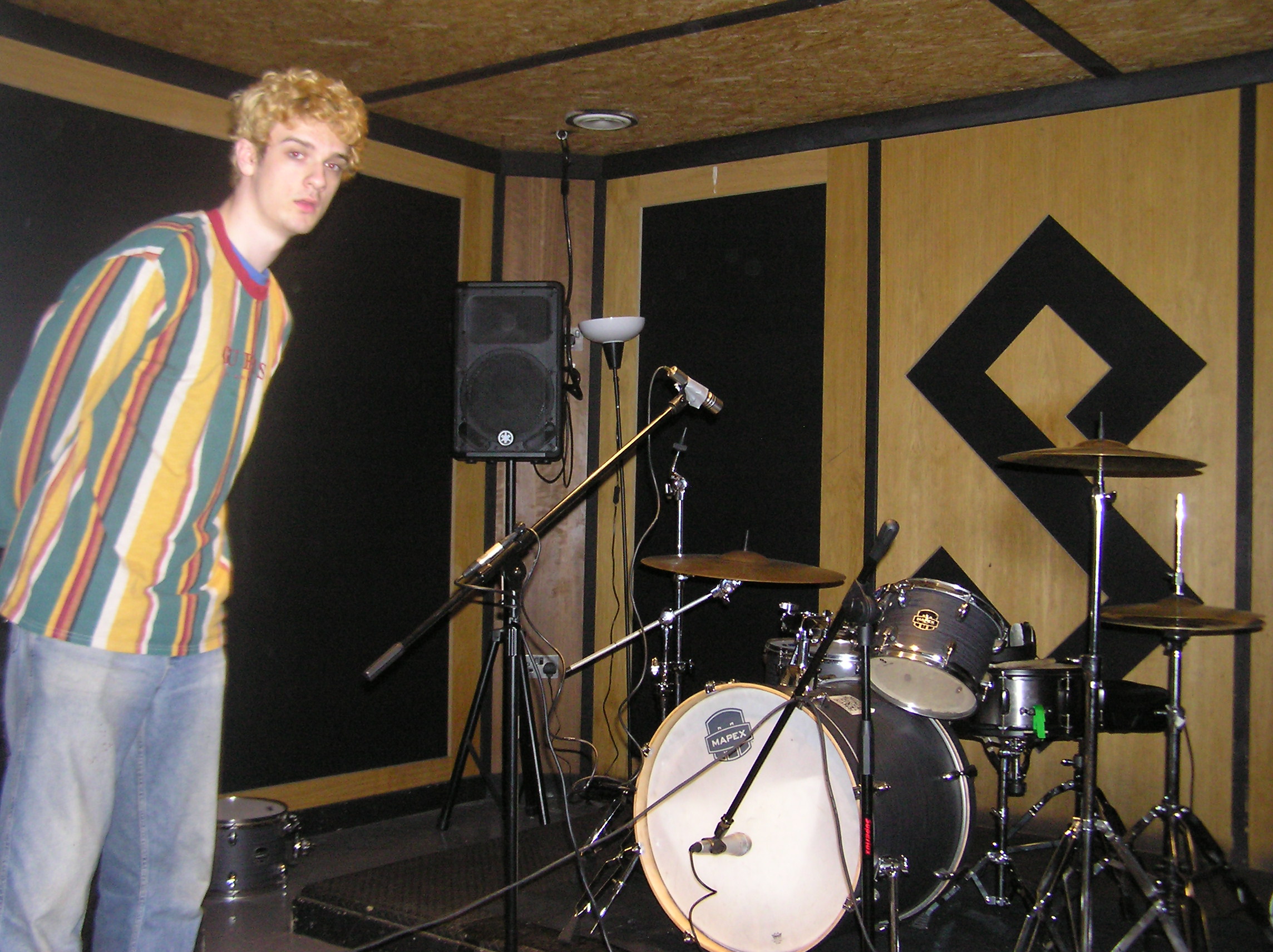 Ricky Jamaraz recording drums