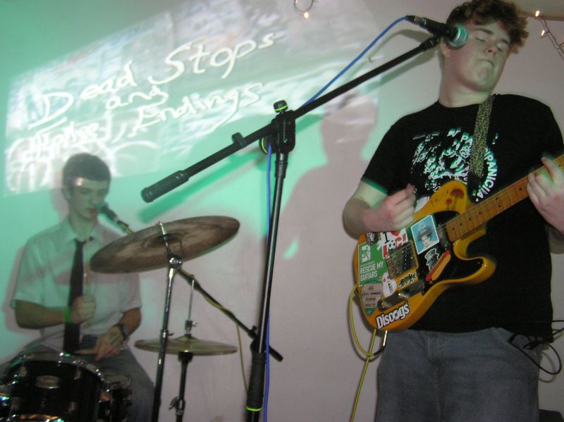 Ricky Jamaraz performing with Knutmo Five